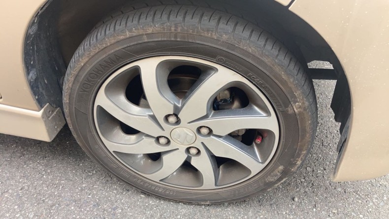 タイヤホイール前