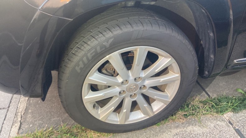 タイヤホイール前