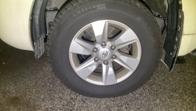 タイヤホイール前