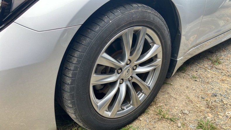 タイヤホイール前