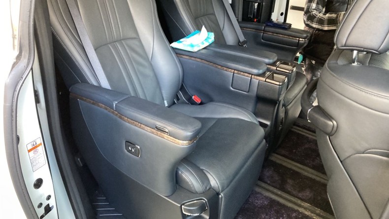 内装後方シート