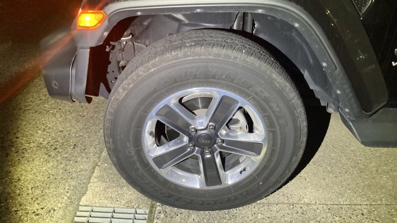 タイヤホイール前