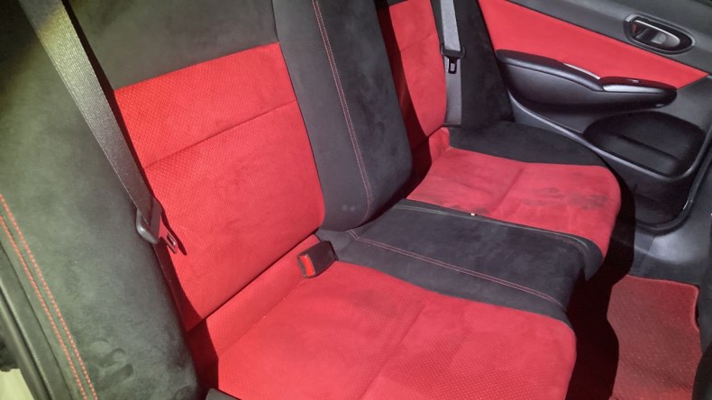 内装後方シート