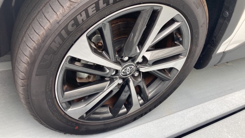 タイヤホイール前