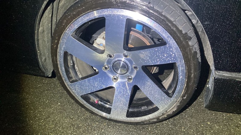 タイヤホイール前