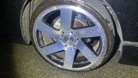 タイヤホイール前