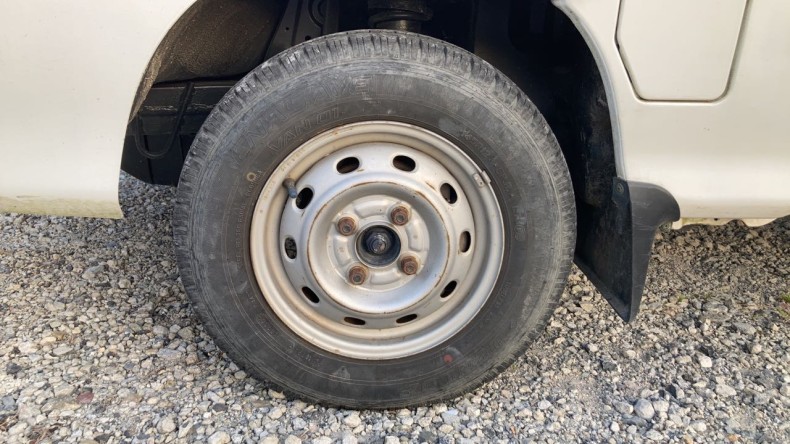 タイヤホイール前