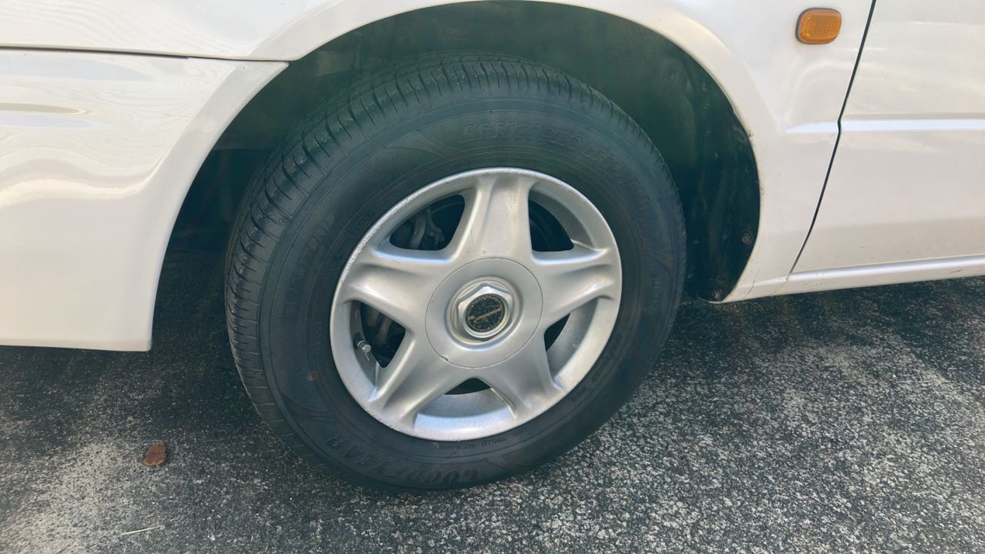 タイヤホイール前