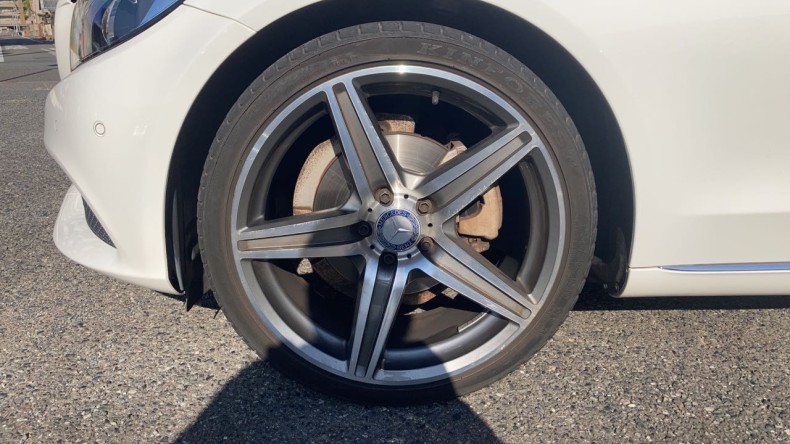 タイヤホイール前