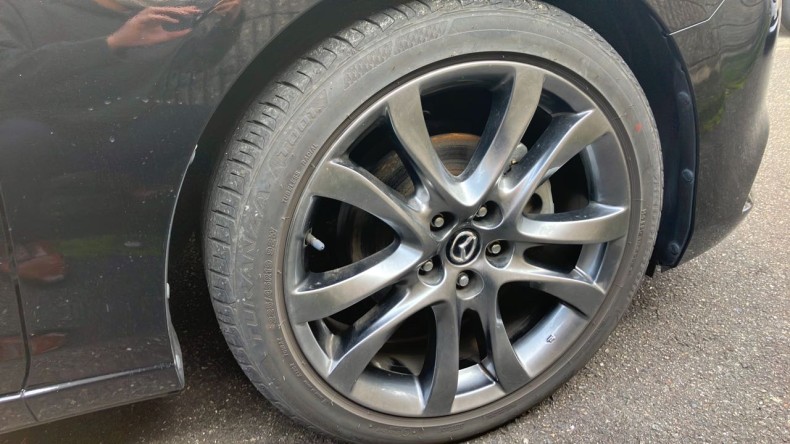 タイヤホイール前