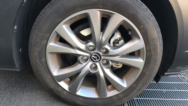 タイヤホイール前