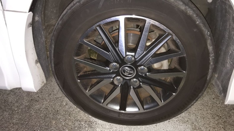 タイヤホイール前