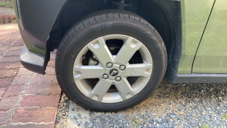 タイヤホイール前