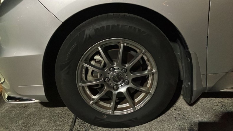 タイヤホイール前