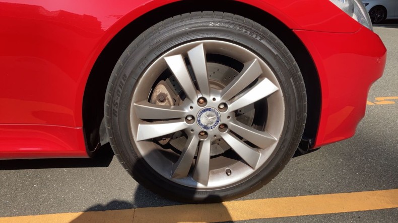 タイヤホイール前