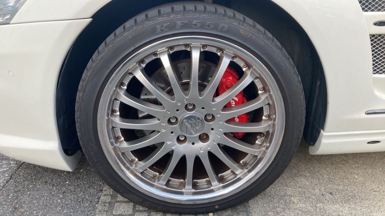 タイヤホイール前