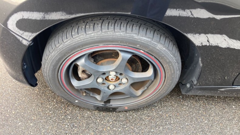 タイヤホイール前