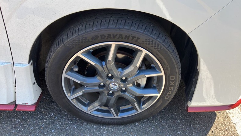 タイヤホイール前