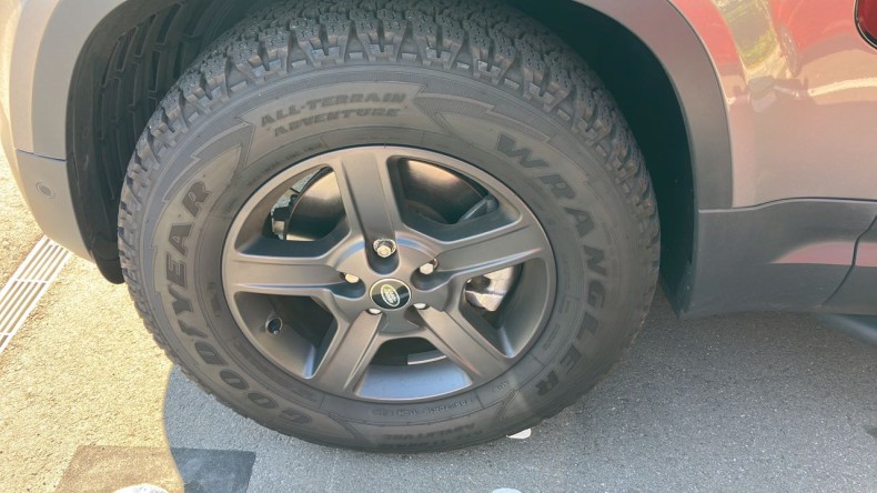 タイヤホイール前