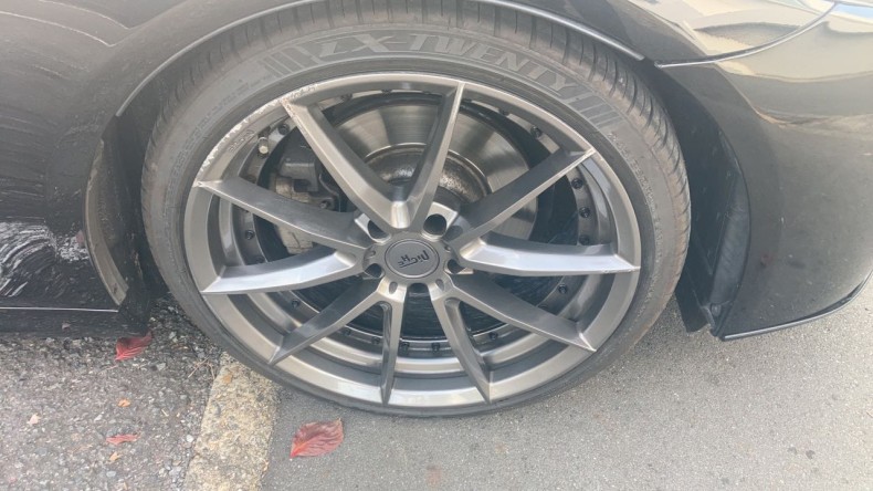 タイヤホイール前