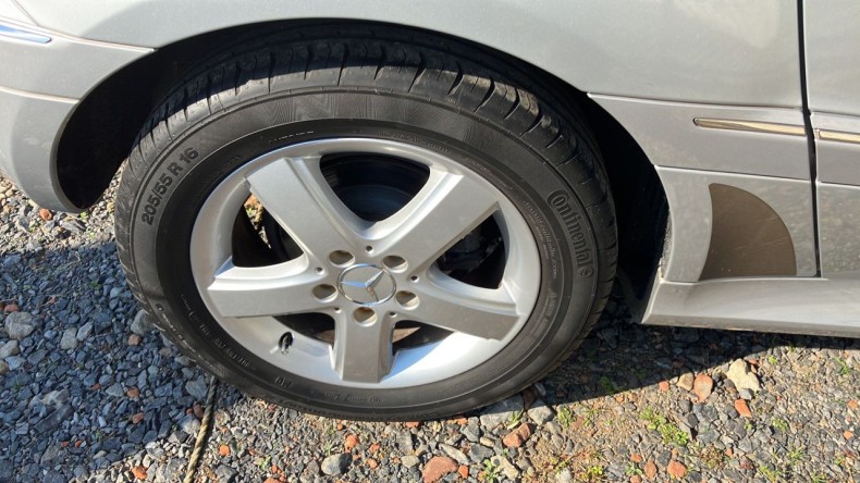 タイヤホイール前