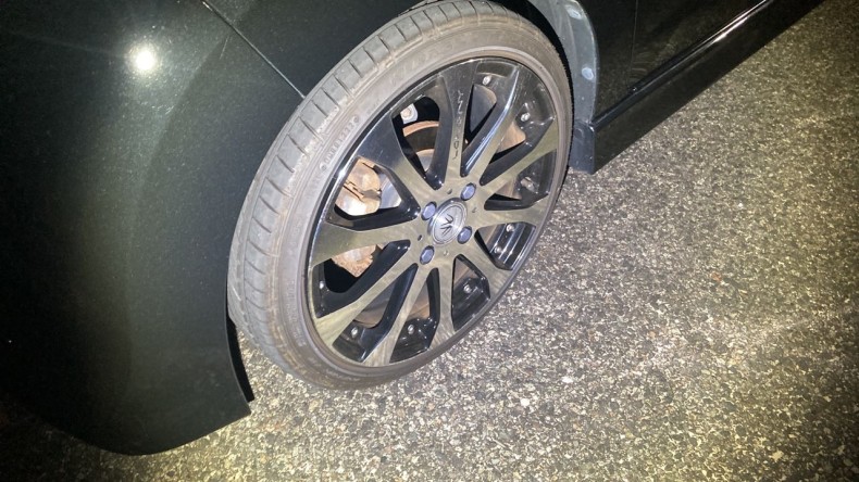 タイヤホイール前