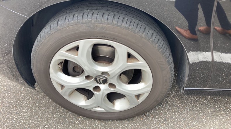 タイヤホイール前