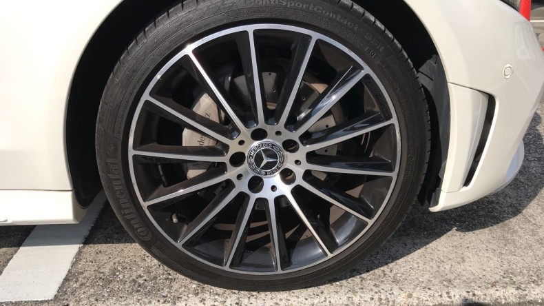 タイヤホイール前