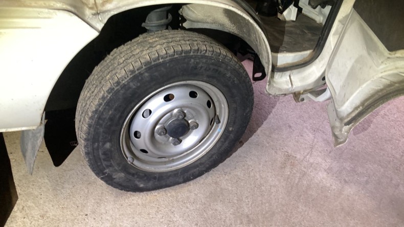 タイヤホイール前