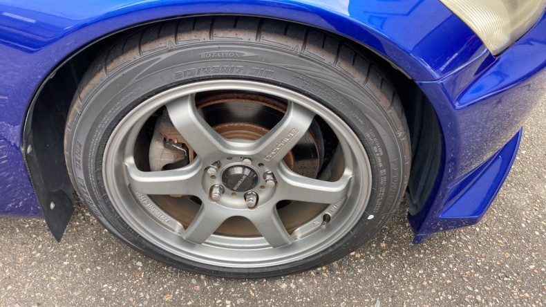 タイヤホイール前