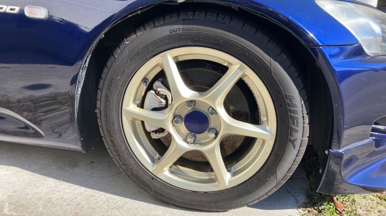 タイヤホイール前