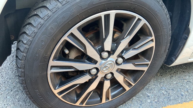 タイヤホイール前