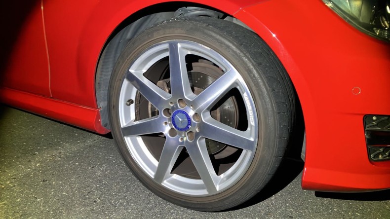 タイヤホイール前