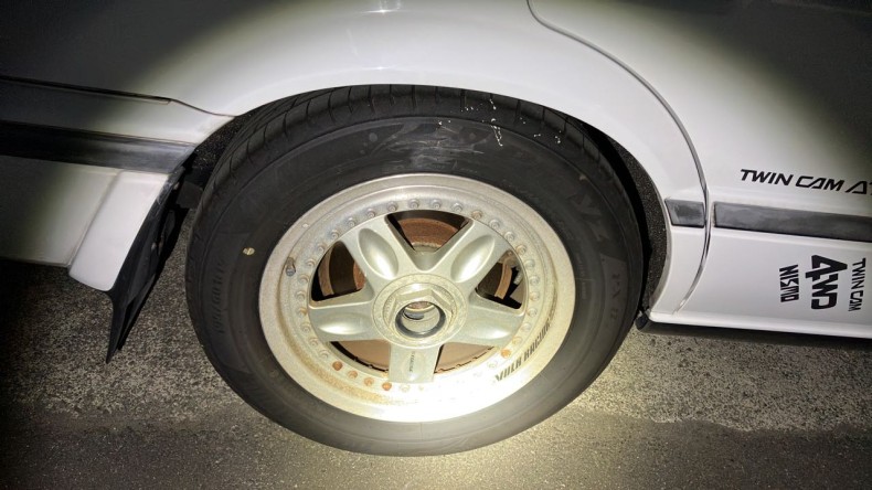 タイヤホイール前