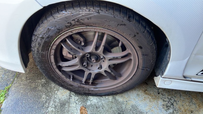 タイヤホイール前