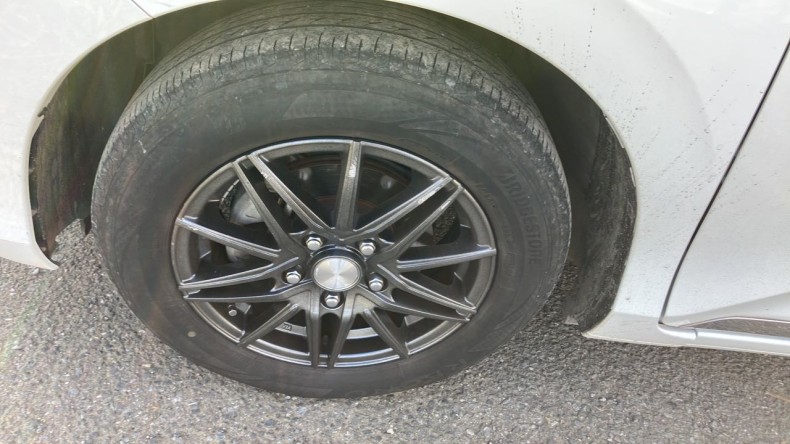 タイヤホイール前