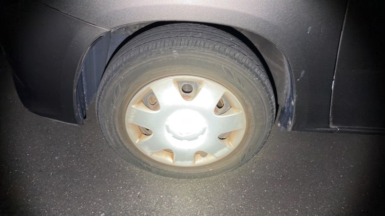 タイヤホイール前