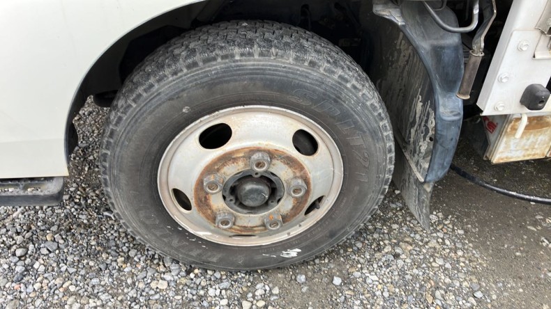 タイヤホイール前