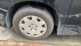 タイヤホイール前