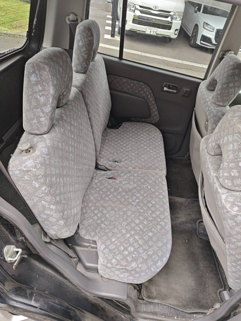 内装後方シート