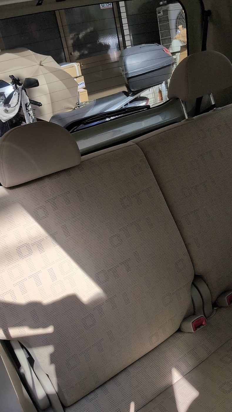 内装後方シート