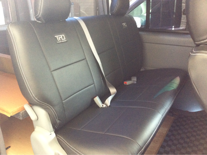内装後方シート