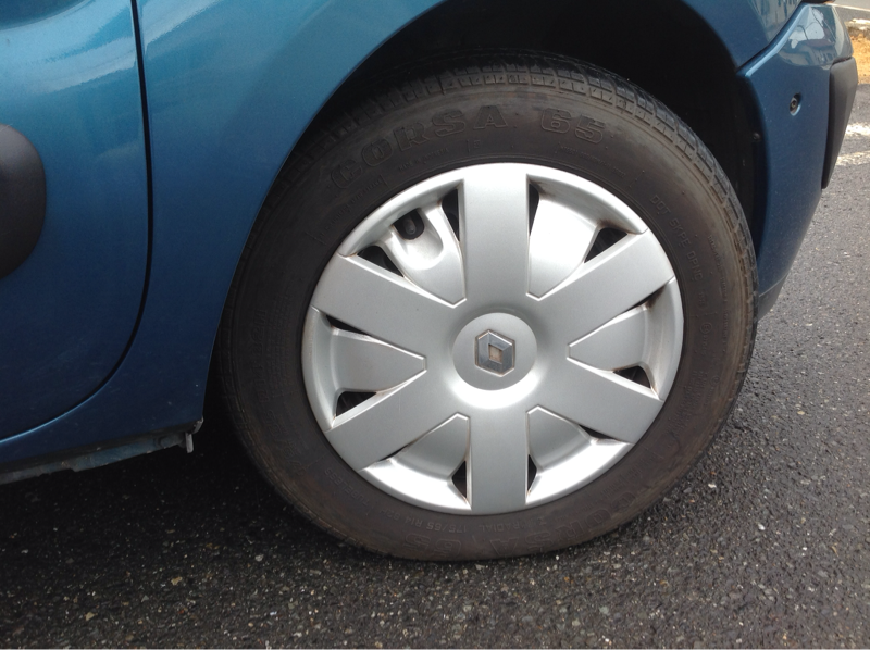 タイヤホイール前