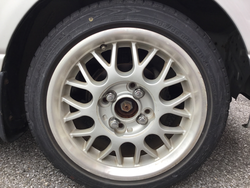 タイヤホイール前