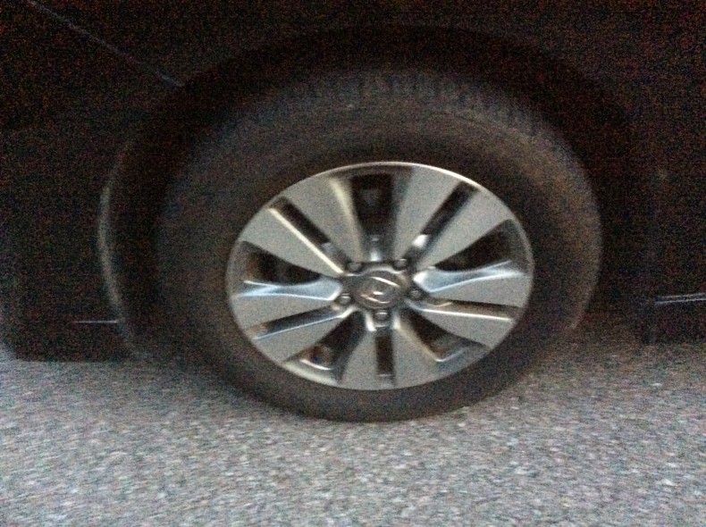 タイヤホイール前