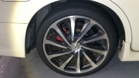 タイヤホイール前