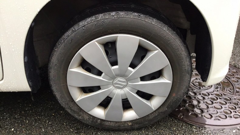 タイヤホイール前