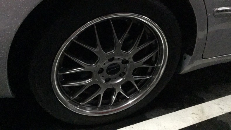 タイヤホイール前