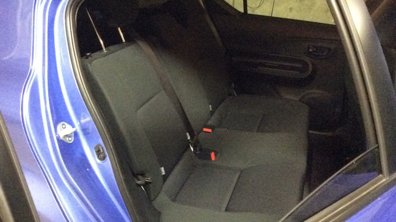 内装後方シート