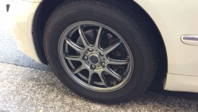 タイヤホイール前